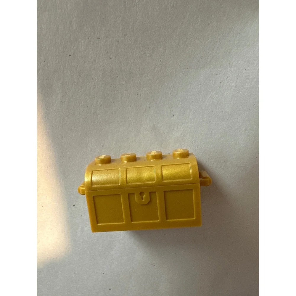 LEGO Pearl Gold Treasure Chest with Hinged Lid 2x4 Base 4738 4739 Accessory